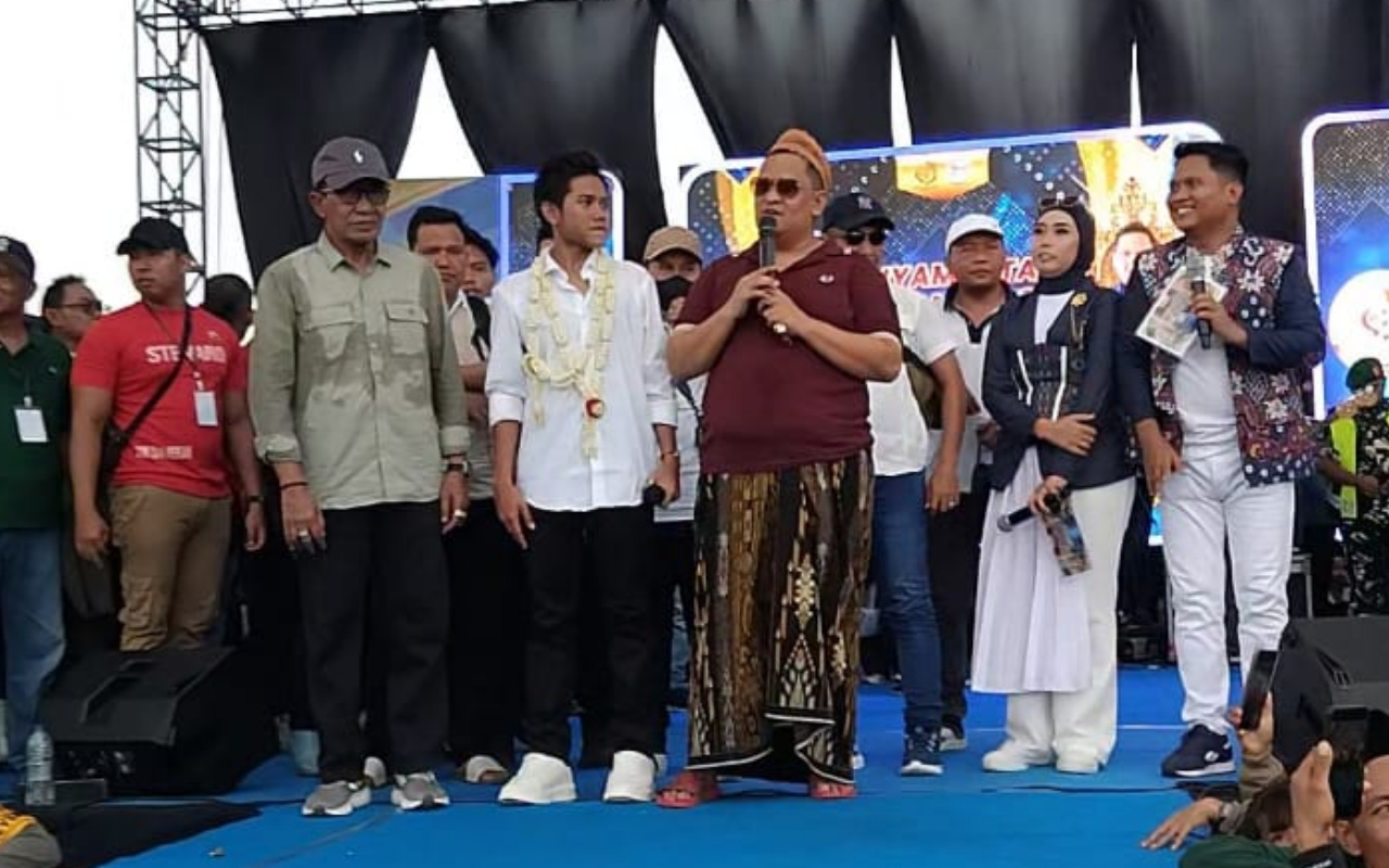Konser penyambutan Ach. Valen Akbar, Juara Dangdut Academy (DA) 7 Indosiar, digelar meriah di Stadion Gelora Madura Ratu Pamelingan
