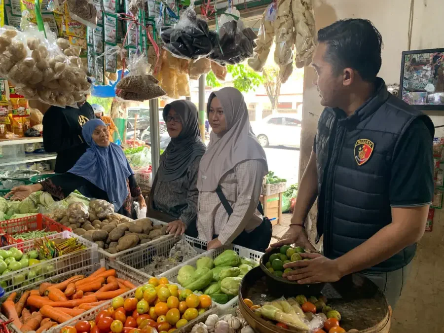 Jelang Ramadhan, Satgas Pangan Polres Pamekasan Pastikan Stok Bapokting di Pasar Gaden Aman dan Stabil