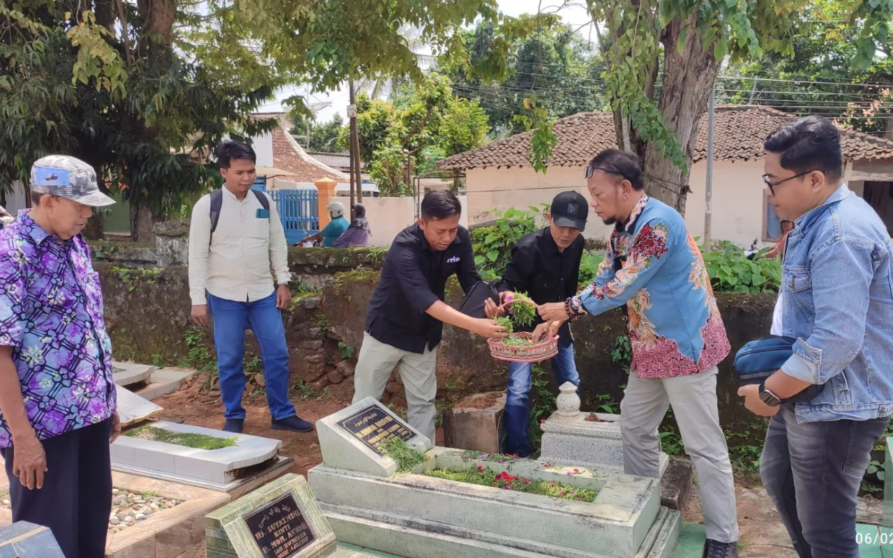 Menyambut HPN 2026, PWI Sumenep Kenang Jejak Perjuangan Wartawan Senior Lewat Ziarah Pers