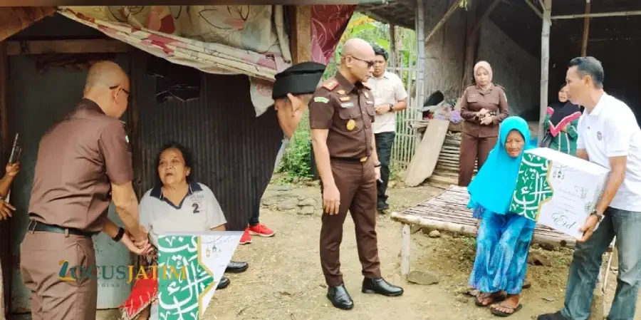 Kajari Sampang Jemput Bola, Lansia Hidup Sebatangkara Dapat Perhatian