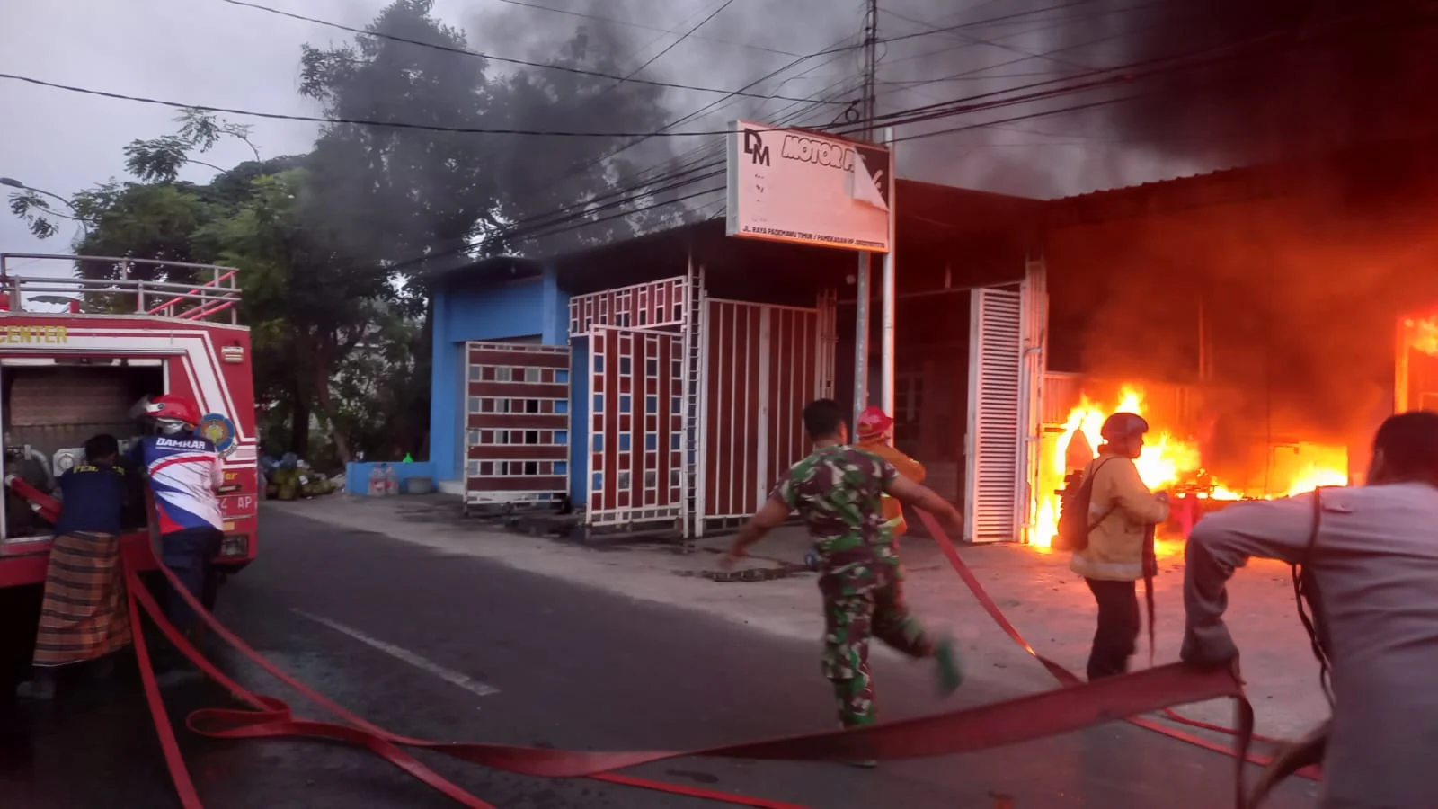 Percikan Api dari Atap, Toko Spare Part di Pademawu Ludes Terbakar