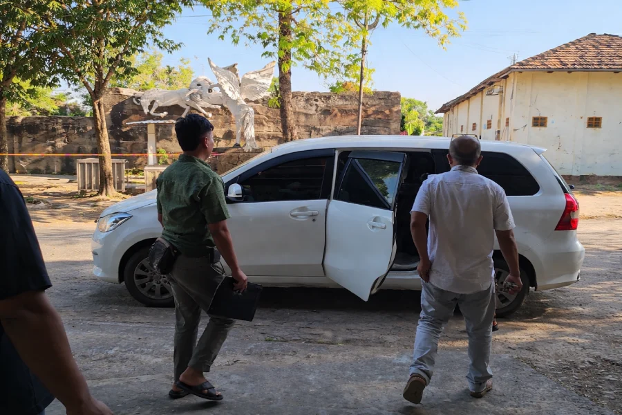 Mantan Anggota DPRD Sumenep Dijemput Paksa Polres Pamekasan, Diduga Terseret Kasus Penipuan Alat Berat Rp 1 Miliar