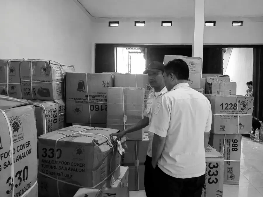 Diduga Gudang Rokok Ilegal Berkedok Ruko di Gresik Digulung, Jutaan Batang Disita
