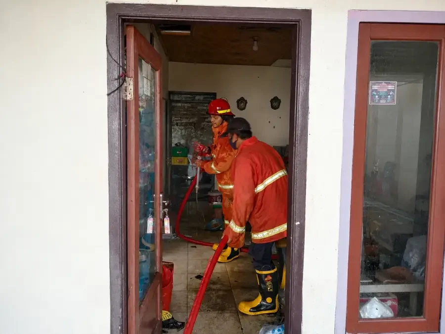 Jelang Akad Nikah, Rumah Warga di Panti Jember Terbakar