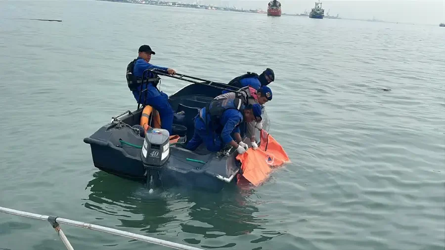 Laut Gresik Kembali Menelan Korban, Tim SAR Masih Memburu Satu Nama