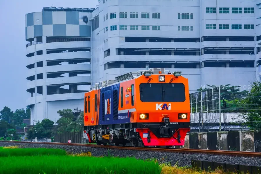 KAI Daop 9 Jember Rutin Periksa Geometri Rel dengan Kereta Ukur Canggih demi Keselamatan Perjalanan
