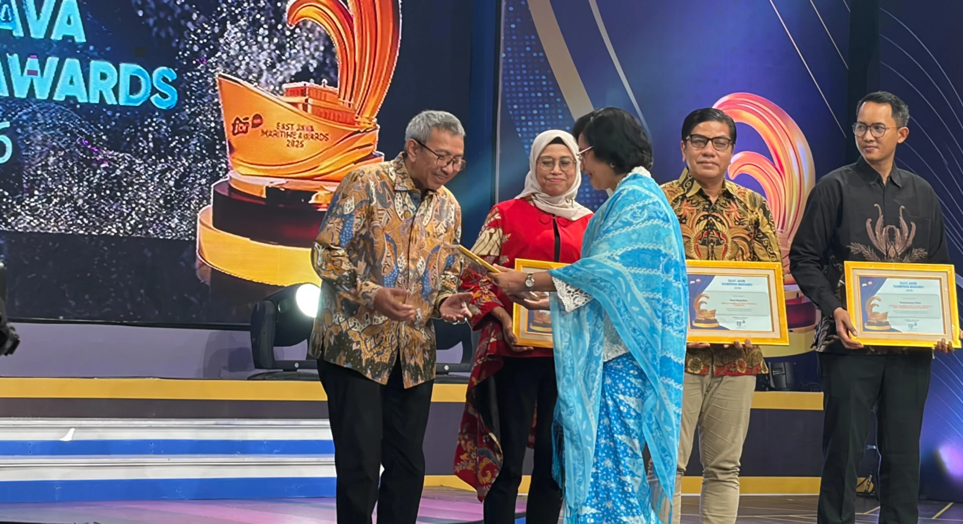 East Java Maritime Awards 2026: PT Bumi Suksesindo Raih Trofi Penggerak Sosial Budaya