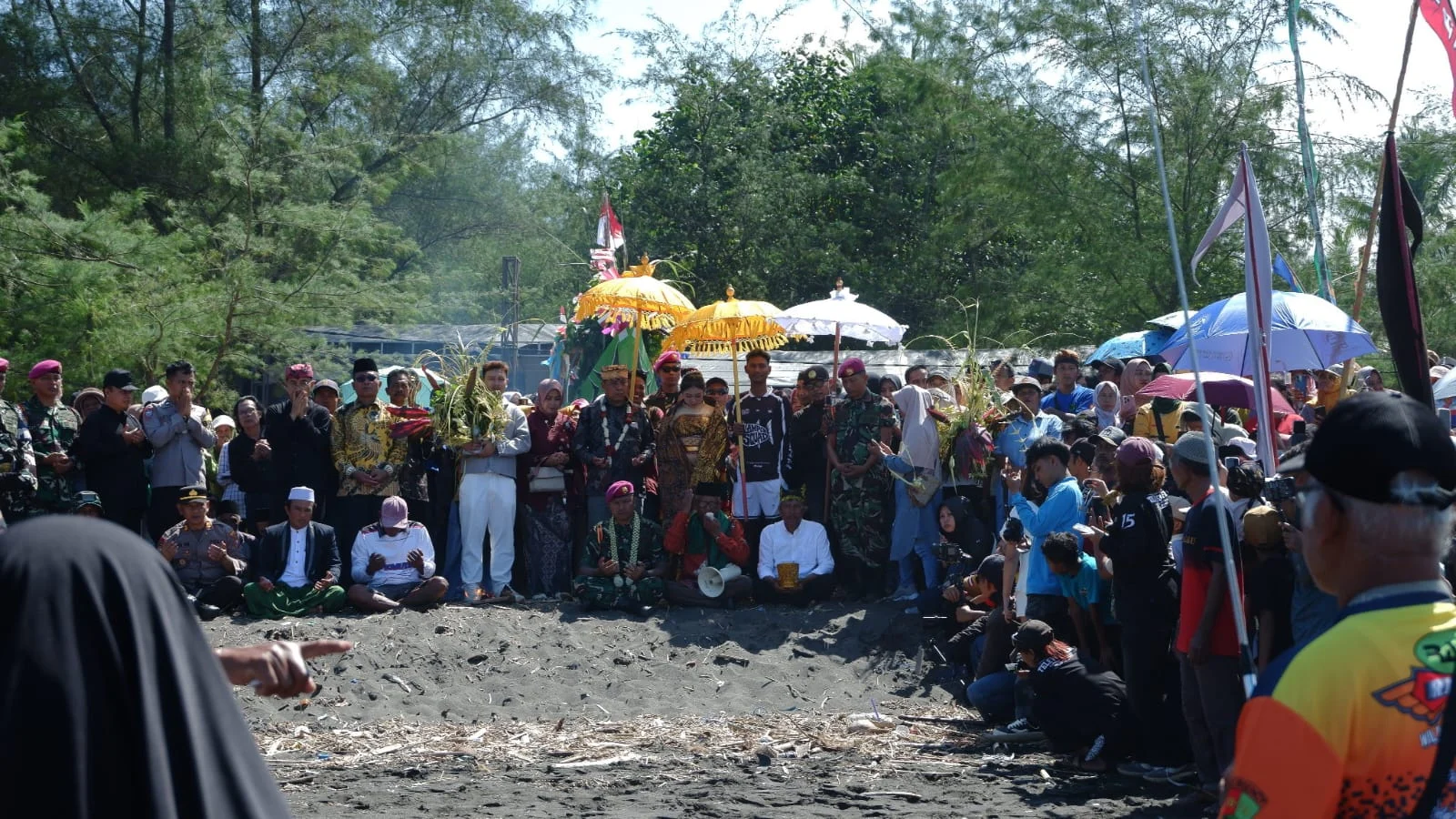 Dukungan PT BSI Warnai Petik Laut Lampon, Tradisi Pesisir Banyuwangi Kian Semarak