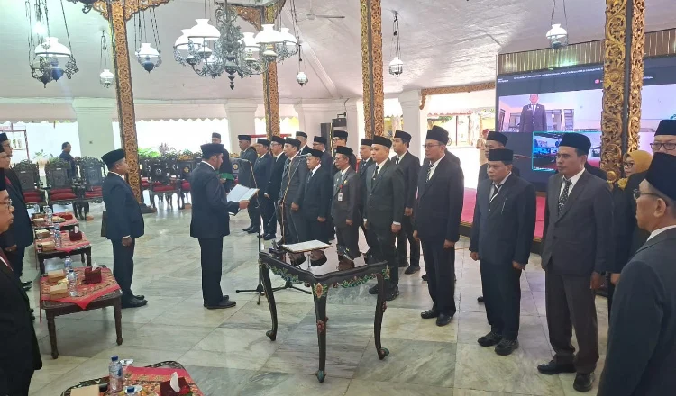 pejabat administrator di lingkungan Pemerintah Kabupaten (Pemkab) Sumenep resmi dilantik