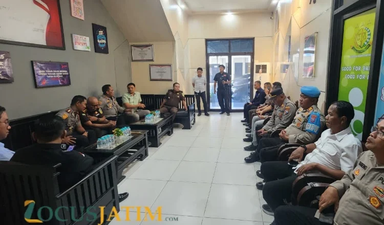 pertemuan antara Kepala Kejaksaan Negeri (Kajari) Sampang, Mochamad Iqbal, dan Kapolres Sampang