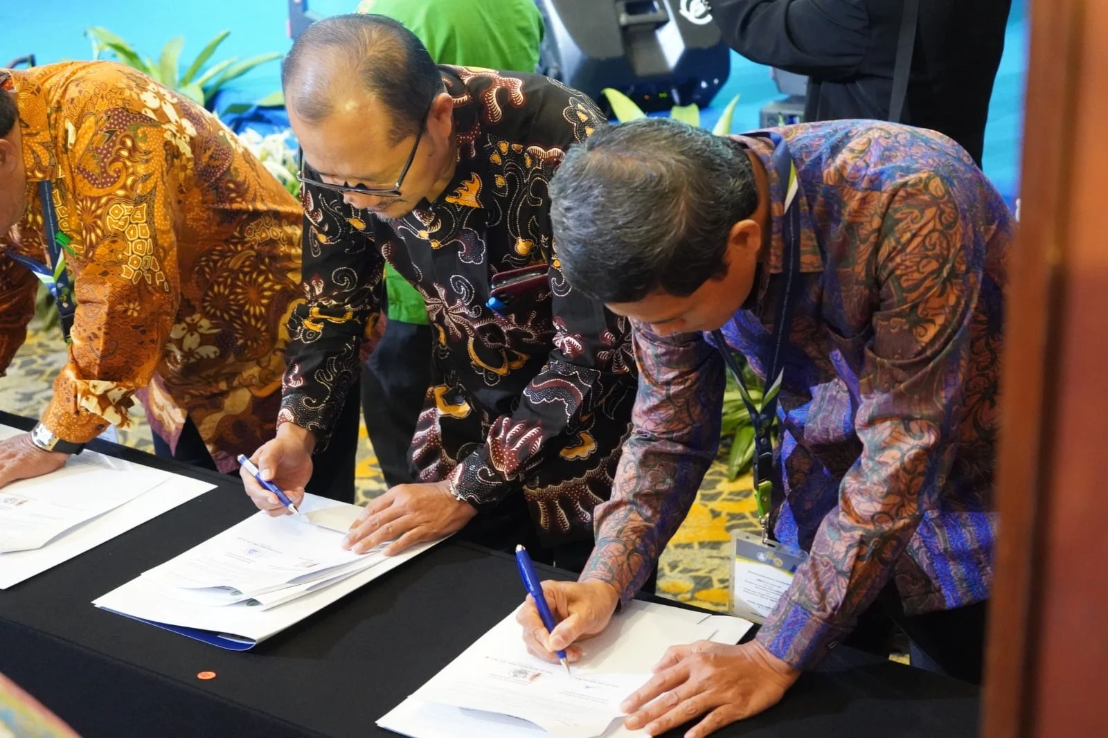 penandatanganan Perjanjian Kerja Sama (PKS) dalam Simposium Nasional bertajuk “Membangun Ekosistem Keadilan: Integrasi Penegakan Hukum, Profesi Advokat, dan Perguruan Tinggi” di Hotel Borobudur, Jakarta,