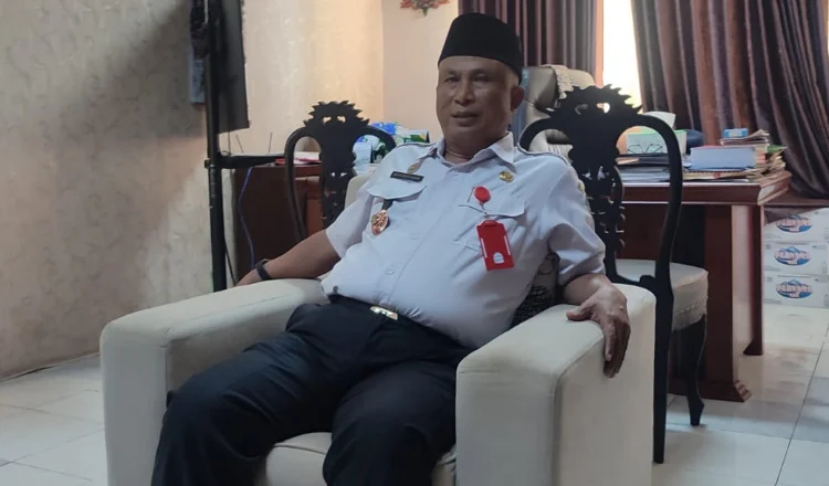 Guru di Sumenep Dilarang Asyik Scroll TikTok Saat Ngajar, Ini Ancaman Sanksinya