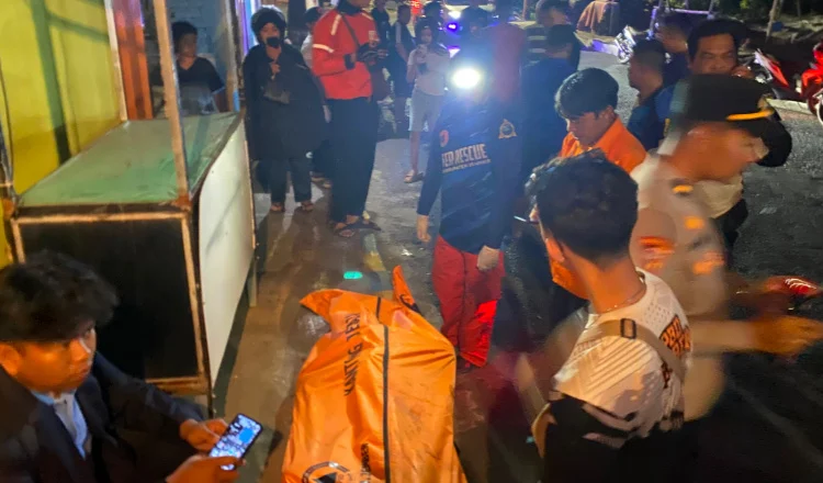 Riki ditemukan dalam kondisi mengambang di bawah Jembatan Gladak Kembar, Kelurahan Sumbersari, Kecamatan Sumbersari, Kabupaten Jember