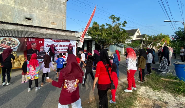 Jalan-Jalan Santai (JJS) yang digelar Bimbingan Belajar (Bimbel) Gemilang Nusantara di Perum Satelit Permai, Pabian, Kabupaten Sumenep.