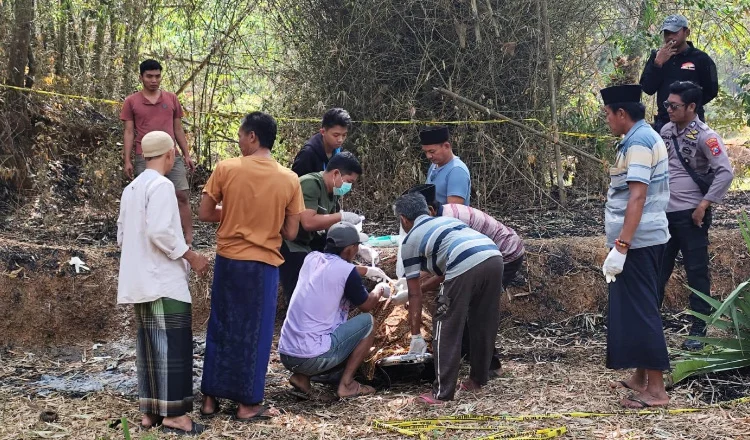 Dikira Bau Bangkai, Warga Batang-Batang Malah Temukan Mayat Perempuan Terbakar