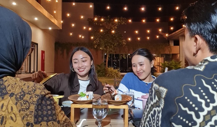 Sae Rassa Restaurant di MYZE Hotel Sumenep menghadirkan pengalaman kuliner baru bagi masyarakat melalui program “Suki in The Garden”.