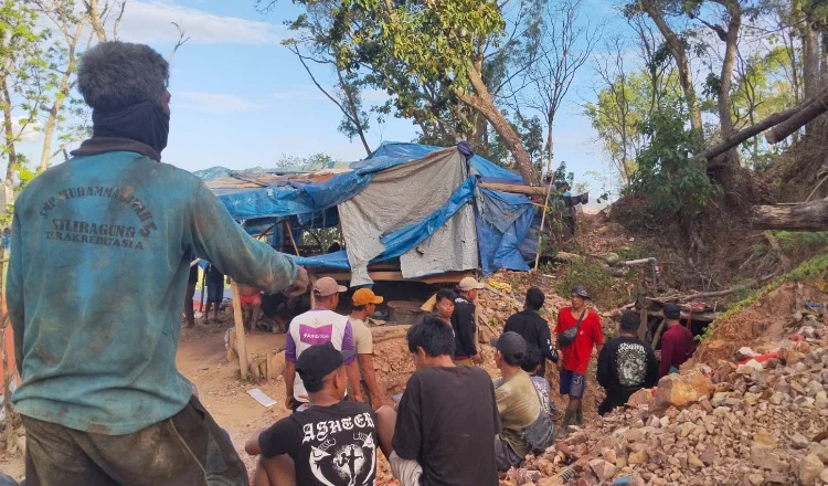Tambang Emas Ilegal Longsor di Pesanggaran