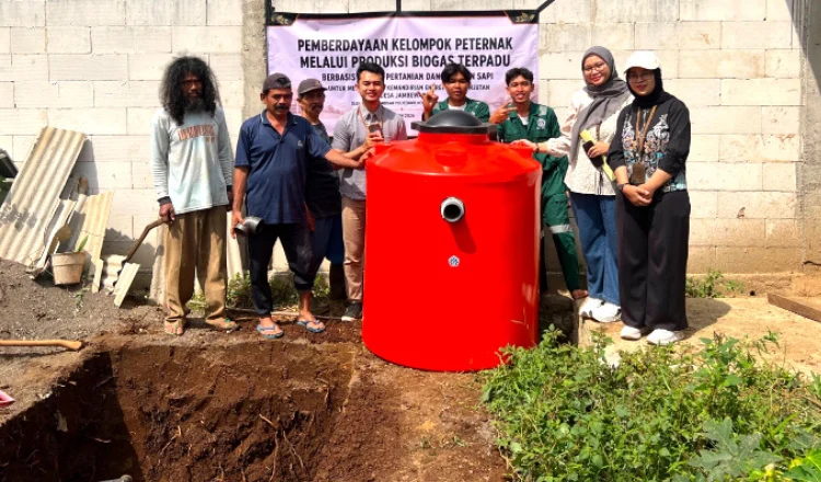 Dosen Politeknik Negeri Banyuwangi (Poliwangi) mengembangkan instalasi biogas di Desa Jambewangi