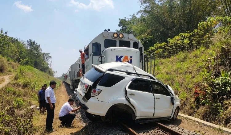 Kecelakaan di rel kereta di jember