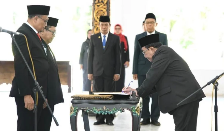 Wakil Bupati Sumenep Imam Hasyim memimpin langsung pelantikan sekaligus pengambilan sumpah/janji