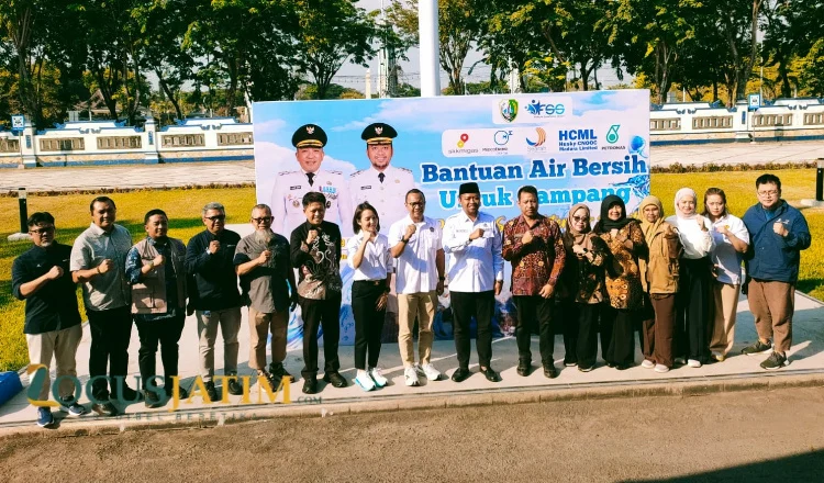 Bantuan air bersih untuk masyarakat Sampang.