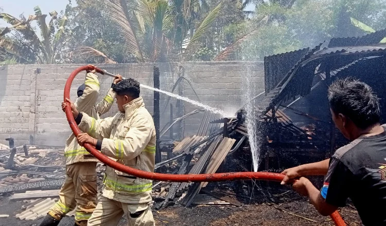Kebakaran kandang kambing di Jember