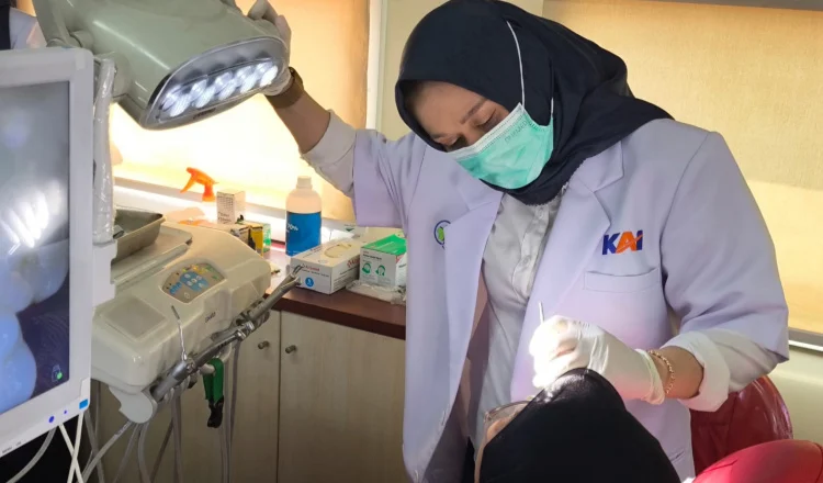 PT Kereta Api Indonesia (Persero) Daerah Operasi (Daop) 9 Jember menghadirkan layanan kesehatan gratis
