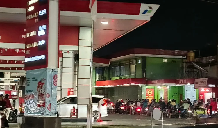 Di Tengah Lonjakan Permintaan Pertalite, Pertamina Awasi Pembelian BBM Pakai Botol