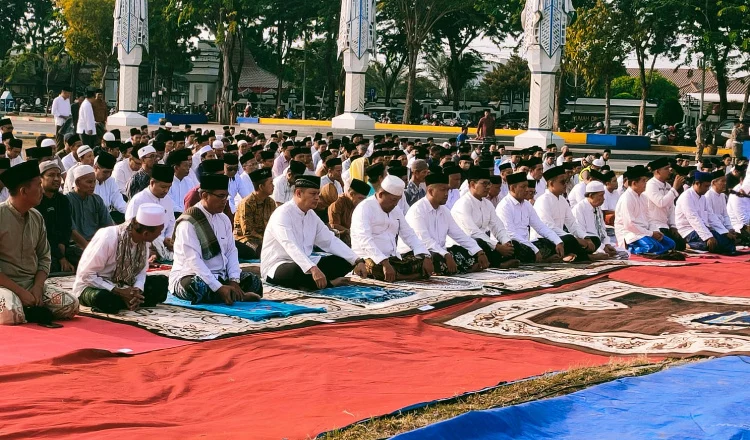 pemerintah daerah bersama ulama dan masyarakat memanjatkan doa agar hujan