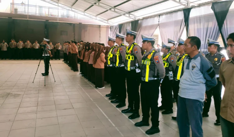 apel Polisi Jogo Sekolah yang digelar di lapangan belakang Mapolres Sampang,