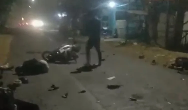 Kecelakaan lalu lintas yang melibatkan tiga sepeda motor terjadi di Jalan Umum Jurusan Arjasa-Kalisat, Kabupaten Jember,